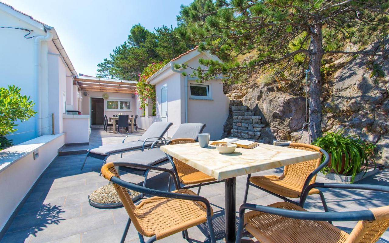 Seafront Apartment With Amazing Seaview Vrbnik  Exterior photo